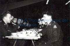 29-Onder-onsje-aan-de-tafel