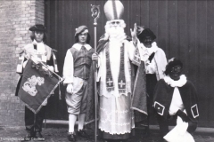 Wachtmeester-1Jan-Idsinga-als-Sint-Nicolaas-dec-1964-01