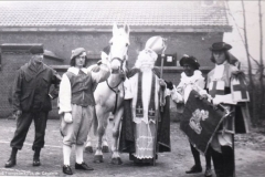 Wachtmeester-1Jan-Idsinga-als-Sint-Nicolaas-dec-1964-02