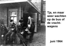 64-06-00-Tja-en-maar-weer-wachten-op-de-bus-a