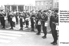 65-02-17-Optreden-voor-het-Gewestelijk-Militair-Hospitaal-te-Utrecht-tijdens-ziekte-van-huzaar-Pijlman-a