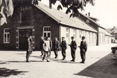 Inspecteur-van-de-Cavalerie-generaal-Schoenmaker-bezoekt-de-Willem-III.-Trompetter-van-dienst
