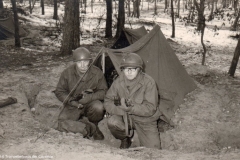 1963-In-tent-op-bivak-2