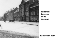 64-02-20-Willem-III-kazerne-in-de-sneeuw-a