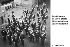 64-05-13-Opstellen-bij-de-vaste-plaats-bij-de-eetschuur-a