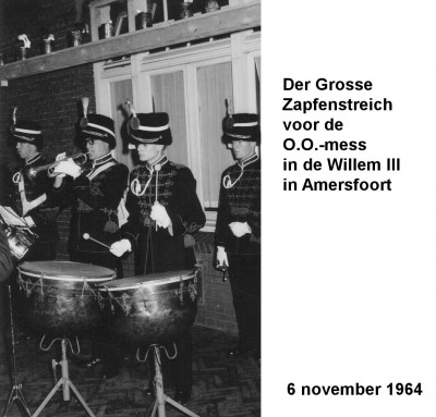 64-11-06 Grosse Zapfenstreich voor de O.O.-mess van de Willem III kazerne-a